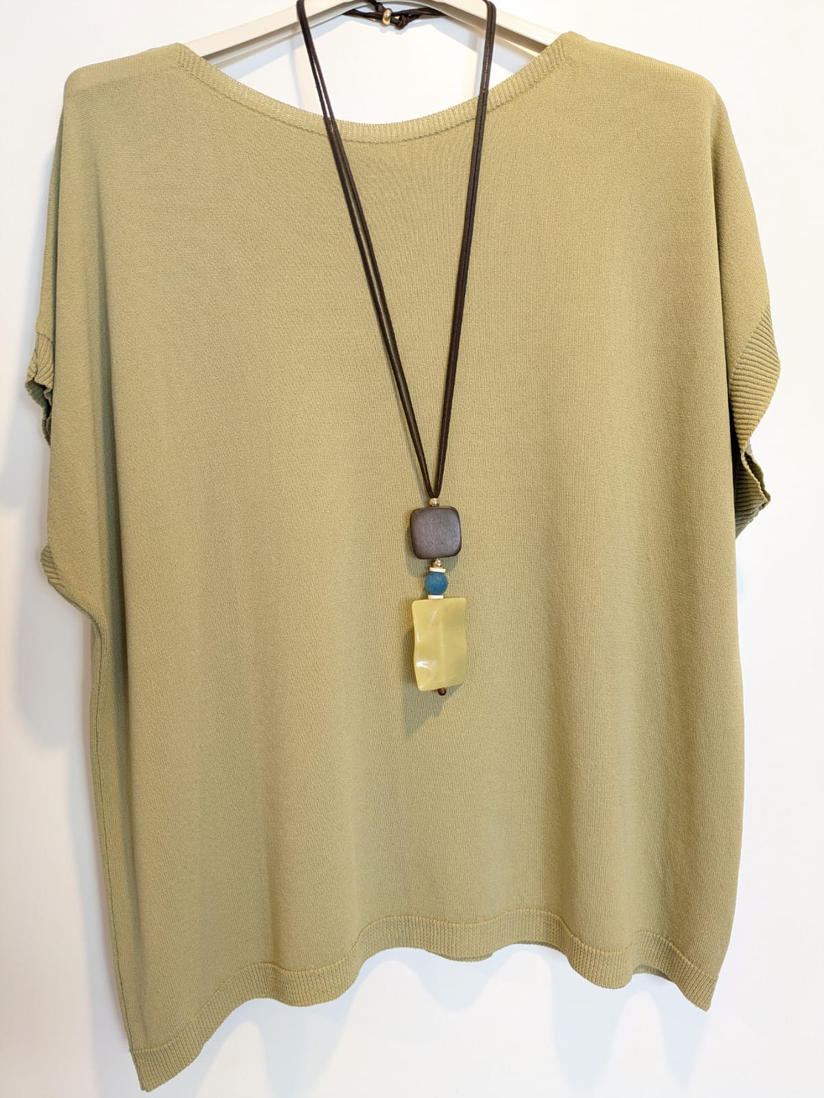 Conjunto jersey verde musgo y pantalón estampado - Imagen 2