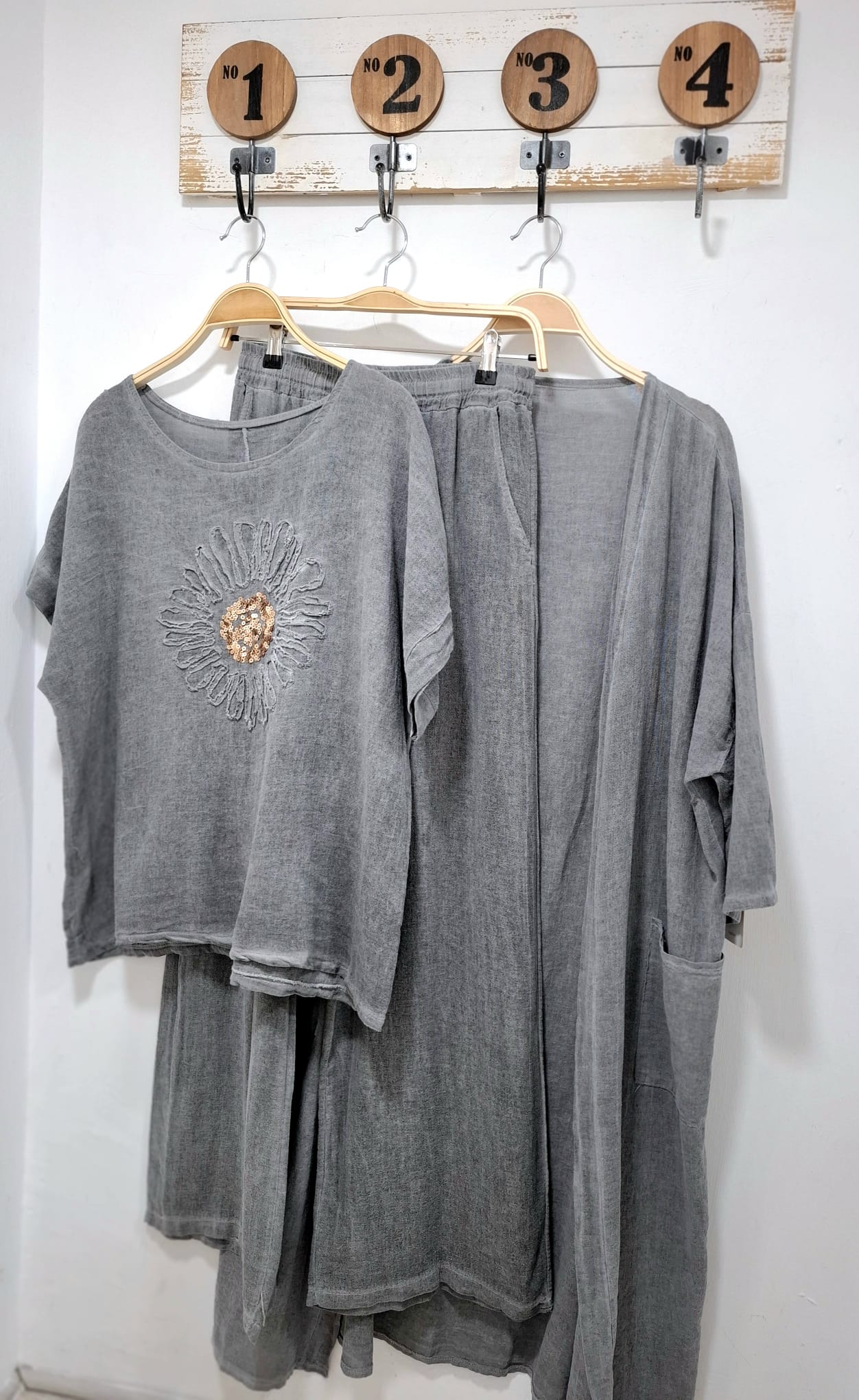 Conjunto Flor Color Gris - Imagen 4