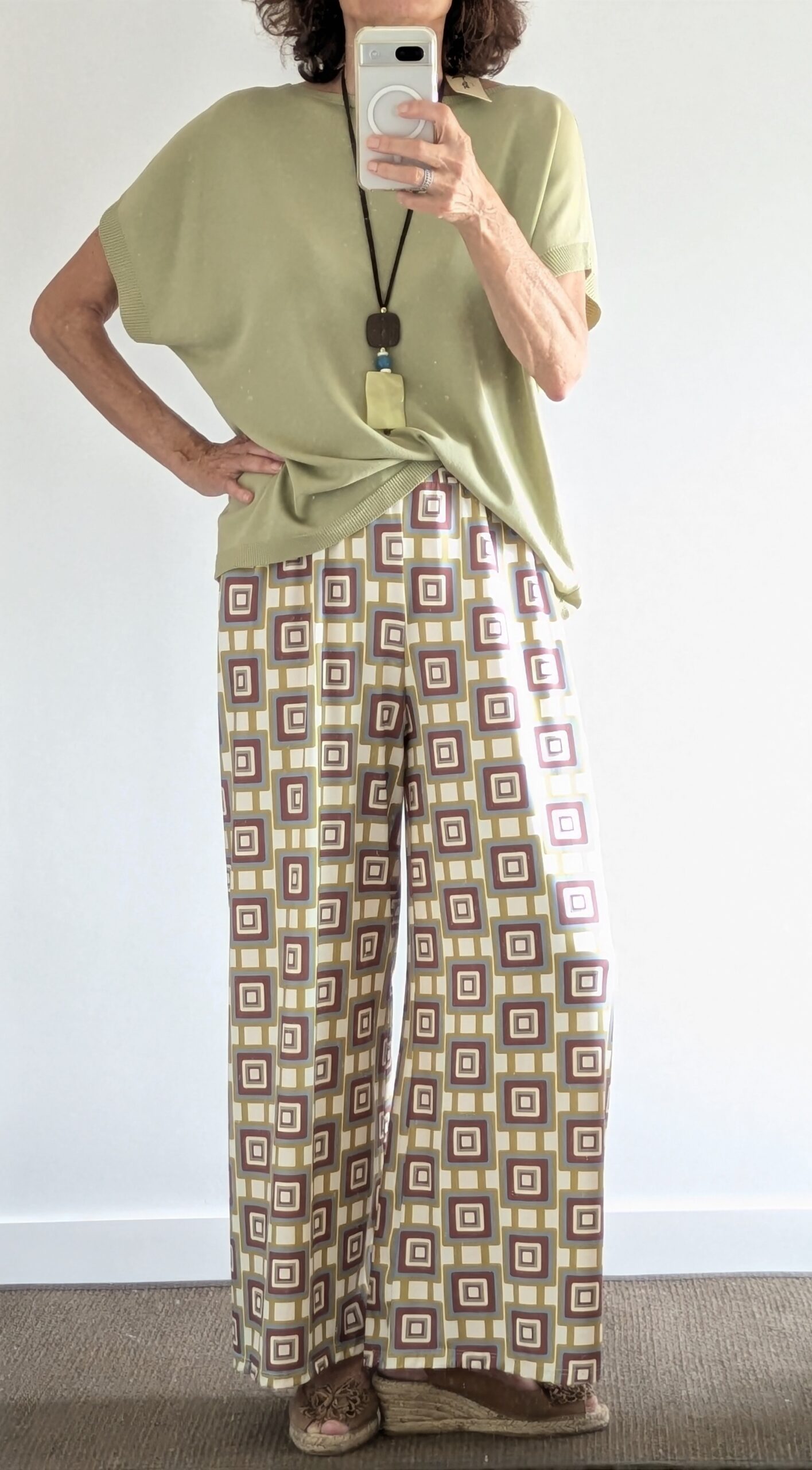 conjunto camiseta verde pantalón licra fría