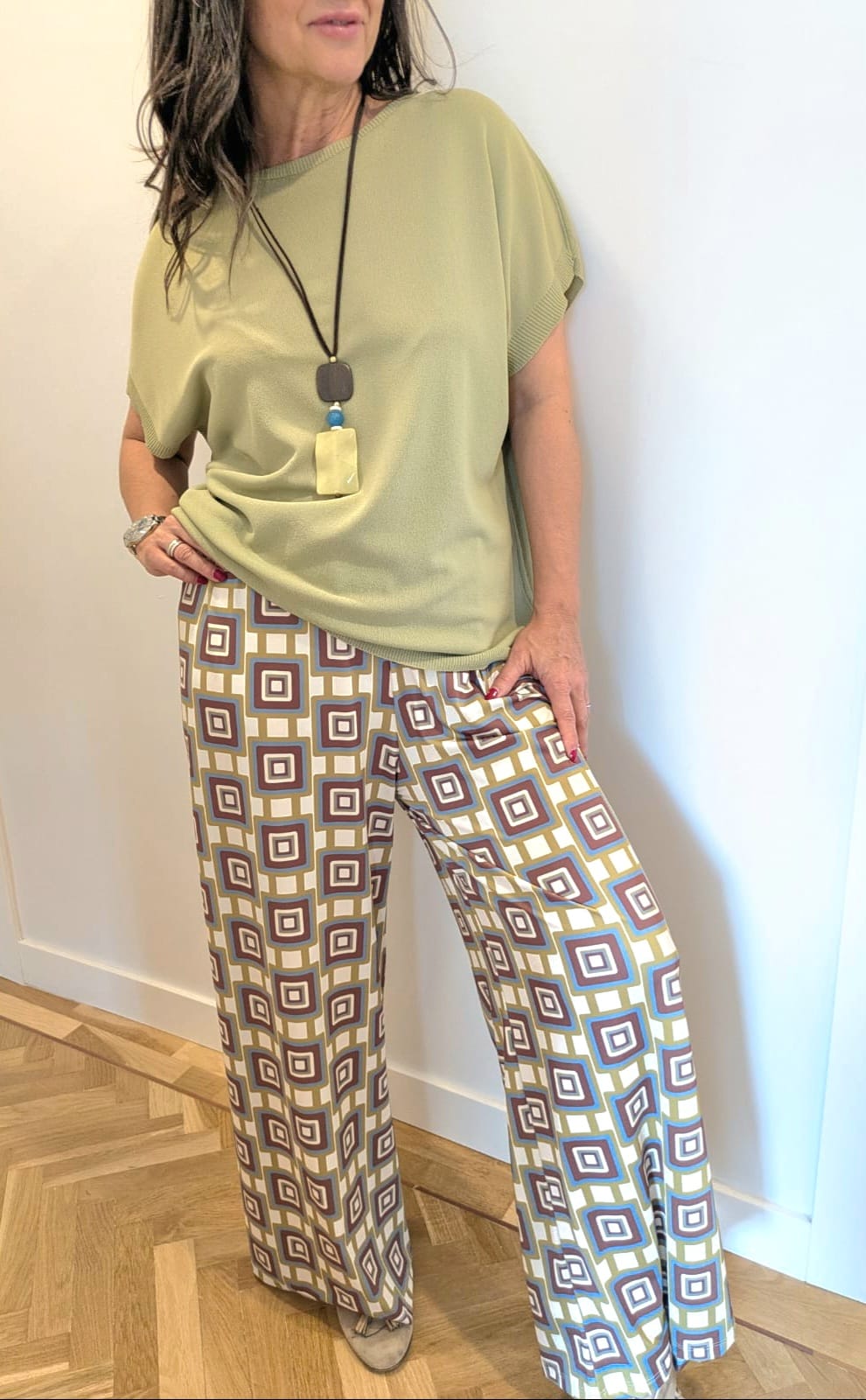 Conjunto jersey verde musgo y pantalón estampado