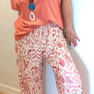 Conjunto jersey salmón y pantalón estampado