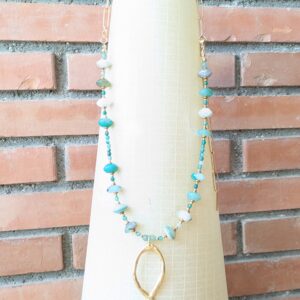 collar pez dorado piedras ágata verde y tres posiciones