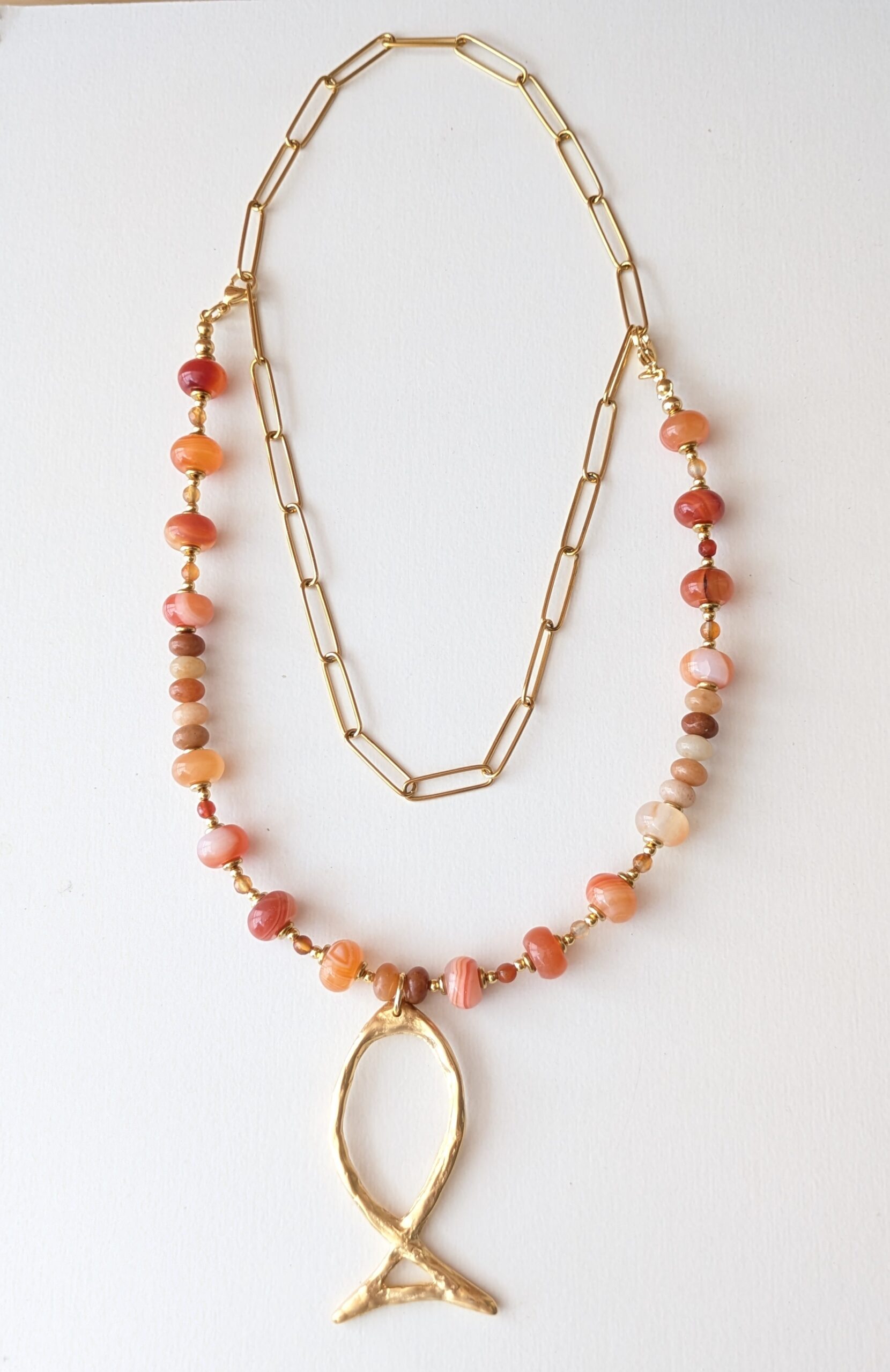 collar pez dorado piedras ágata color naranja y tres posiciones - Imagen 3