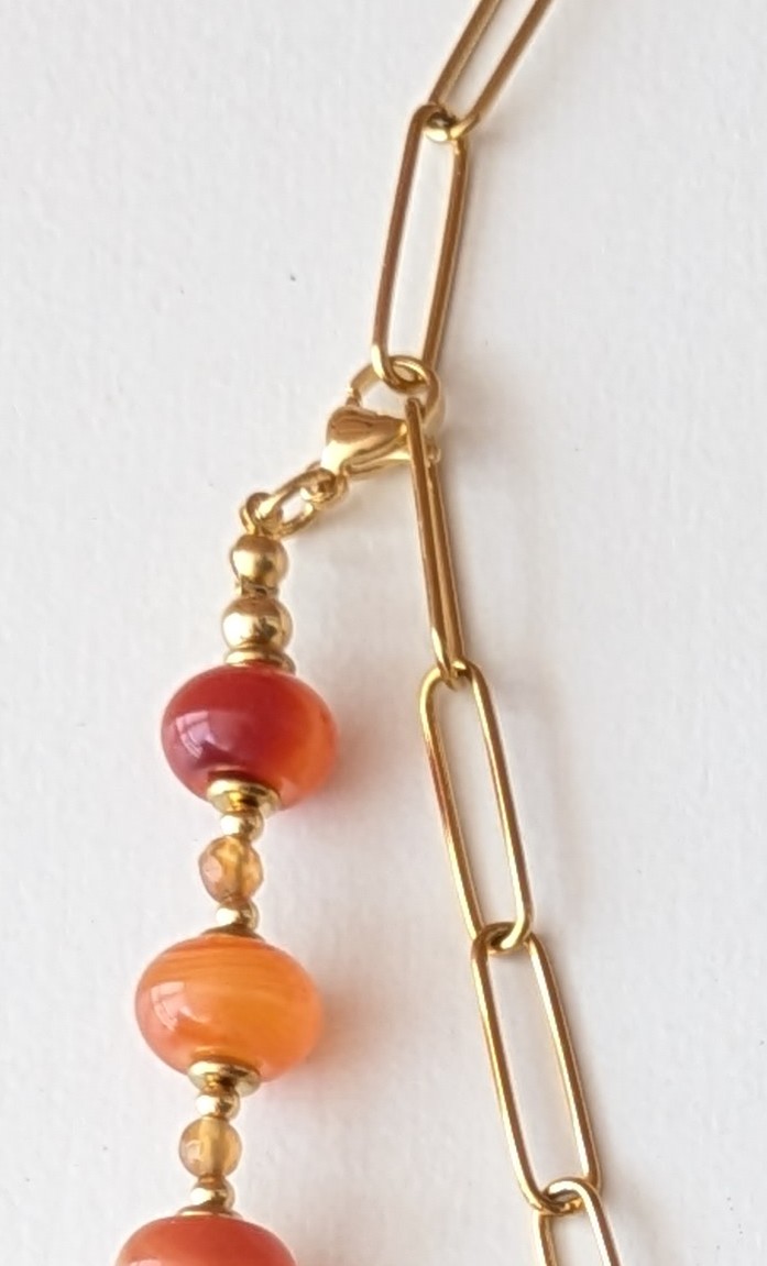 collar pez dorado piedras ágata color naranja y tres posiciones - Imagen 4